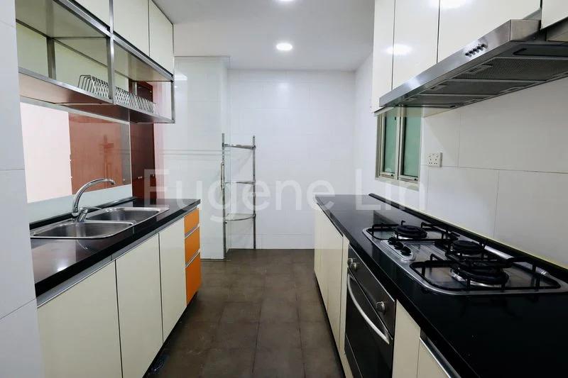 3 Bed Condo for Rent in  The Calrose - Image 6